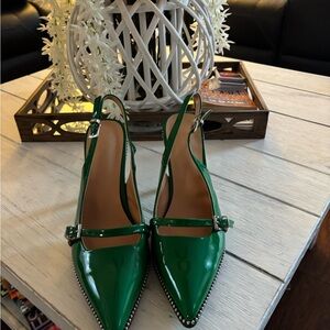 Green high heels 👠